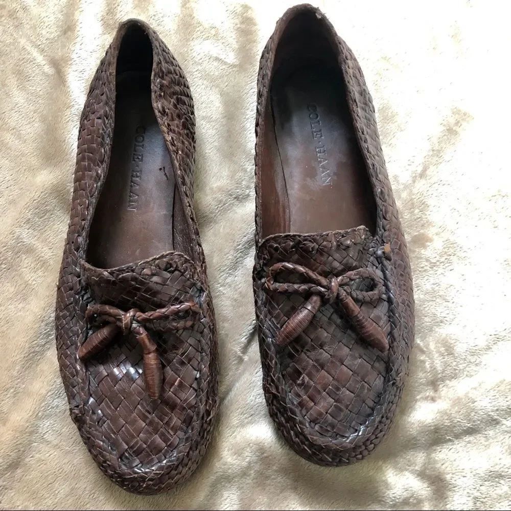 Cole Hann leather basket weave loafers. Size 8B